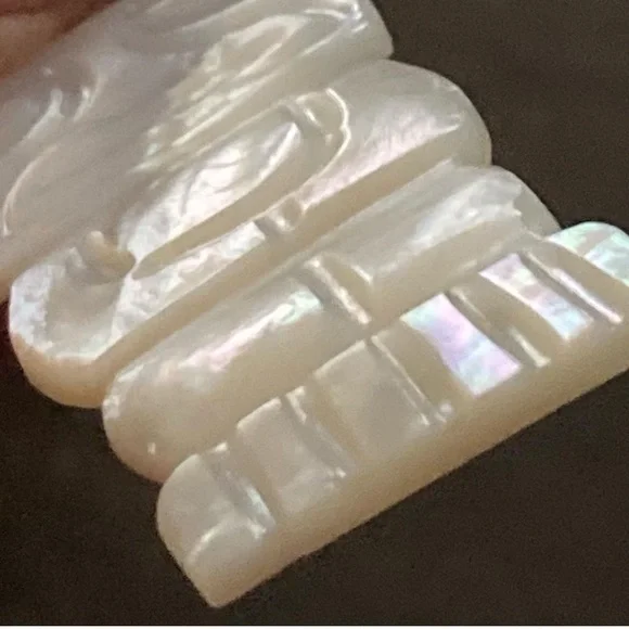 Midcentury Mother of Pearl Tiki Charm Pendant Made in Japan - Picture 3 of 5